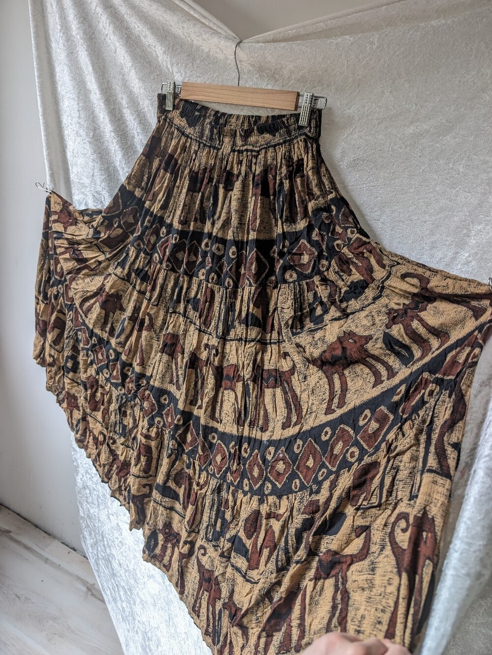 Vtg Rayon Ancient Hyroglyph Wolves Earth Tone S/M